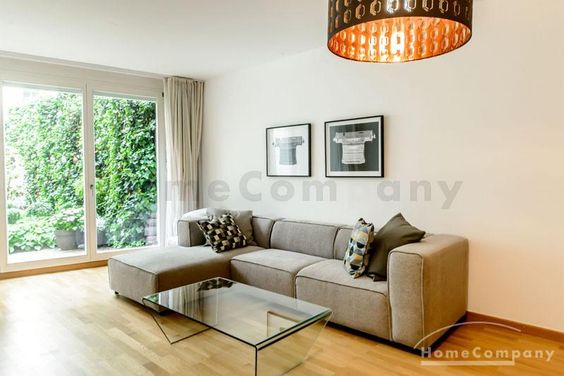 Sehr schöne großzügige möblierte 2-Zimmer-Terrassenwohnung in Toplage