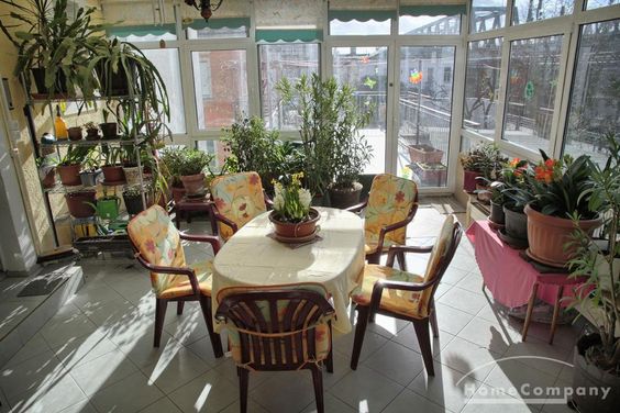 Möbliert/Furnished 2-Zimmer Apartment mit Terrasse und Wintergarten in Dresden-Neustadt max. 3 Personen