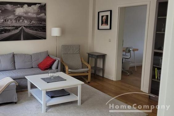 Moderne Wohnung im 1. OG mit Balkon