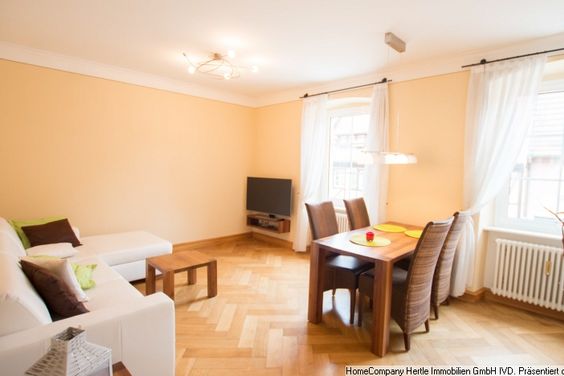 Wohnen im Herzen der Altstadt, charmante 2,5 Zimmer-Wohnung mit überdachtem Balkon sowie KFZ-Stellplatz im Innenhof