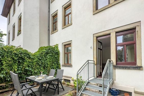 Möbliert/Furnished 2-Zimmer-Wohnung in Dresden-Pieschen mit Terrasse – max. 3 Personen