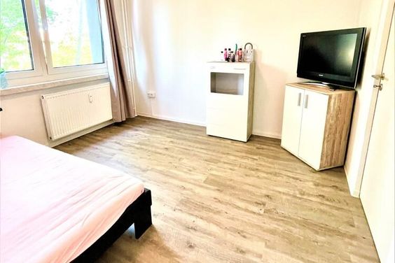 Möbliert/Furnished 2-Zimmer Apartment mit Balkon in Dresden Südvorstadt 2 Personen