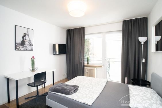 Hübsches, modern möbliertes 1-Zimmer-Apartment mit Balkon in Schwabing