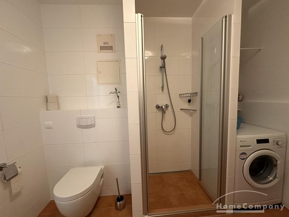 Duschbad mit Waschmashiene