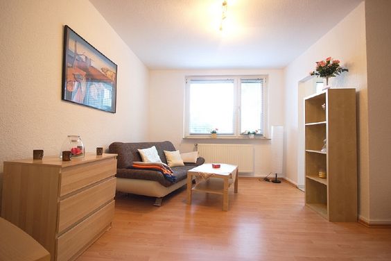 Hell, zentral und ruhig: Modern eingerichtete Wohnung für Zeiträume ab 3 Monate zu vermieten.