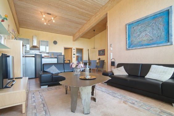 Schöne Wohnung mit Balkonterrasse in ländlicher Umgebung, kurze Fahrtzeit zur A31, PKW-Stellplatz, Internetzugang u.v.m.