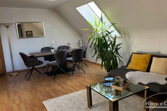 Schöne, neu ausgestattete Wohnung, 1. OG. Mit Loggia.