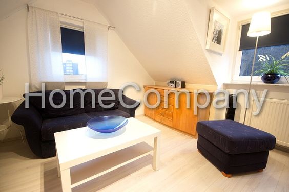 Moderne Dachgeschosswohnung mit Internetzugang, direkte U-Bahn-Anbindung