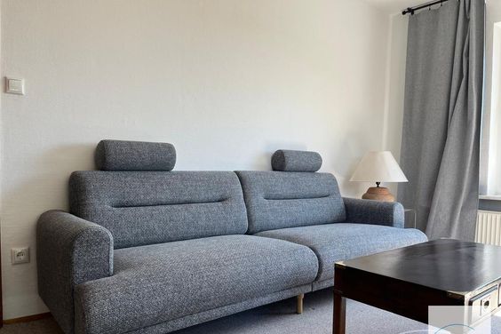 Lichtdurchflutete, freundlich möblierte 3-Zimmer-Wohnung mit Dachterrasse