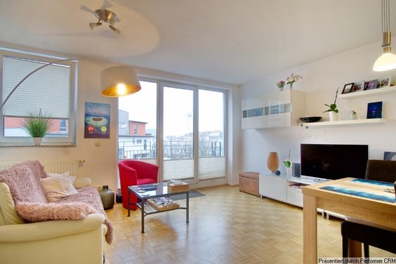 Sehr helle, möblierte 2-Zimmer-Wohnung mit Tiefgaragenstellplatz und Balkon, Düsseldorf Bilk Stadtteilgrenze Unterbilk.