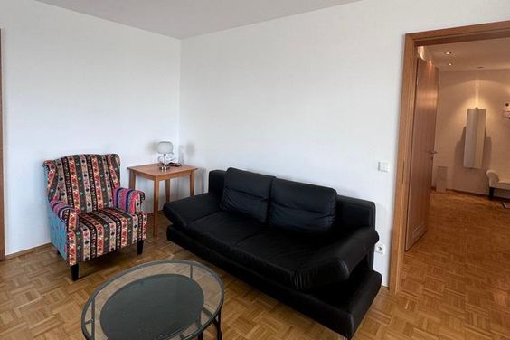 ***Helle, voll möblierte 2-Zimmer-Wohnung mit großer Dachterrasse in Unterschleißheim