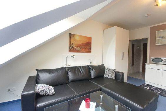 Modernes Apartment, ruhig und zentral/direkt an der U 35 gelegen, Stellplatz möglich
