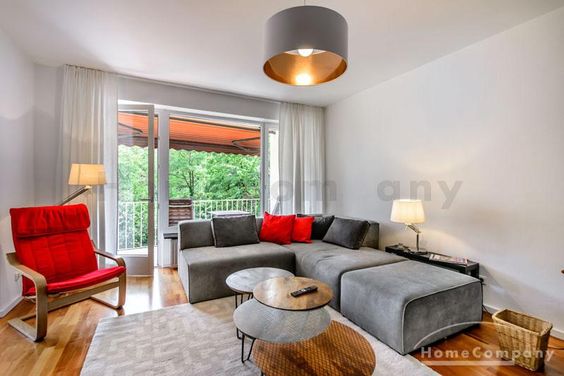 Sehr schöne, neu möblierte 4-Zimmer-Wohnung mit Balkon nahe Münchner Freiheit