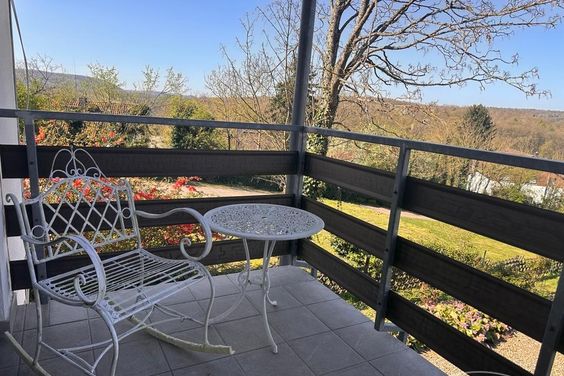 Saarbrücken, ruhige und sonnige Maisonette-Wohnung