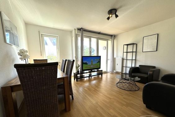 Möbliert/Furnished 2-Zimmer Apartment mit Balkon in Dresden- Strehlen 2 Personen