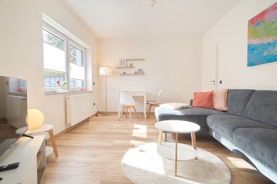 Erstbezug: Renovierte, sehr ansprechende Wohnung mit eigenem Eingang, Terrasse u.v.m.