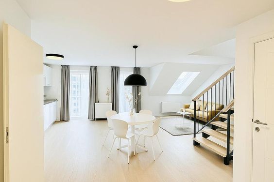 Modern möbliertes 3-Zimmer-Apartment über 2 Levels mit Balkon