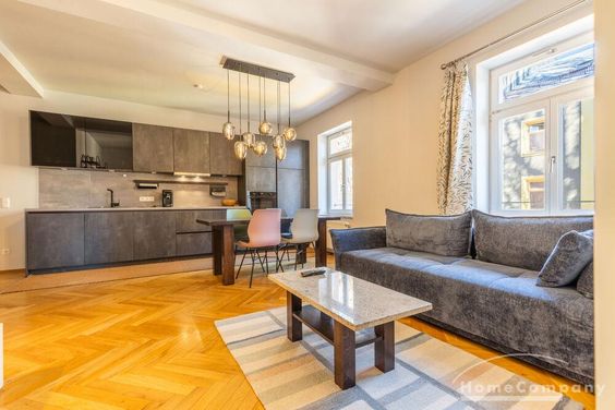 Luxuriös möblierte 2-Zimmer-Wohnung mit Balkon in Haidhausener Bestlage