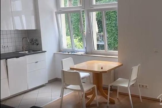 Möbliert/Furnished 2-Zimmer Apartment mit Balkon in Dresden-Neustadt max 3 Personen