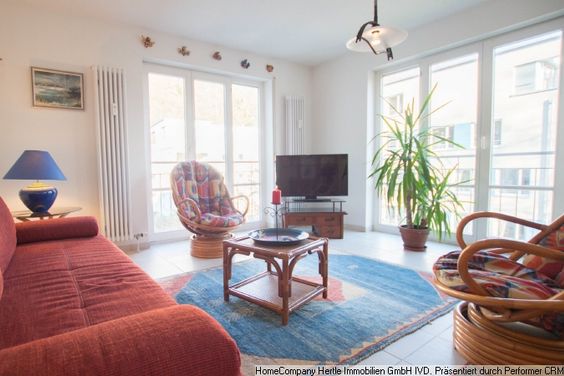 Hell & freundlich möbliert für 4-12 Monate mit Balkon und TG-Stellplatz, in der Oberau Freiburg