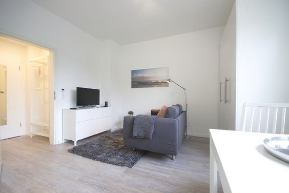 Beautiful, modern 1-room apartment, central Rüttenscheid location, with wi-fi and monthly cleaning service.