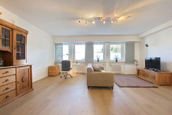 Ansprechende Wohnung in verkehrsgünstiger und dabei ruhiger Lage, sehr gute Parkmöglichkeiten, ideal für Berufspendler