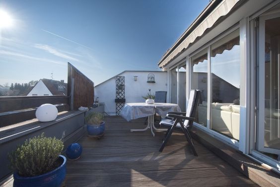 Wohnung mit sonniger, großer Balkonterrasse und Garage, gehobene komfortable Ausstattung