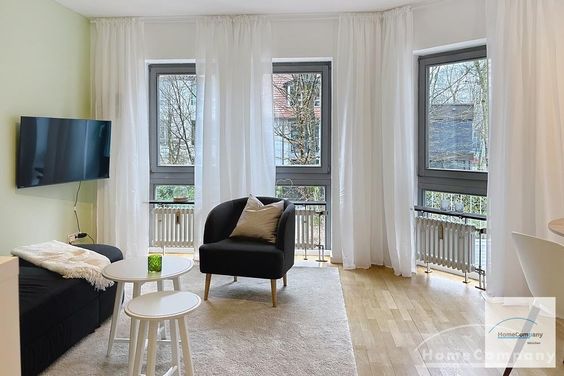 Modern und hochwertig möblierte 2-Zimmerwohnung mit Balkon am Isarhochufer/Harlaching