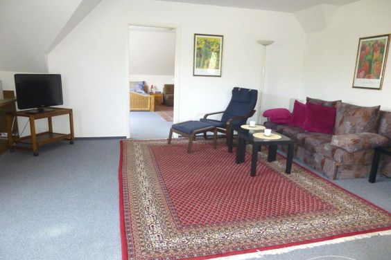 Großzügige, umöblierte 2-Zimmer-Wohnung in Kiel-Heikendorf