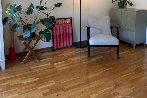 Modern möbliertes 1-Zimmer-Apartment mit Balkon in Neuhausen