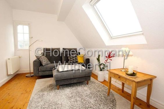 Moderne Dachgeschosswohnung mit DSL und PKW-Stellplatz in W-Ronsdorf