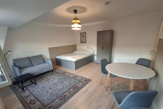 Moderne Dachgeschoßwohnung – Nähe Zentrum