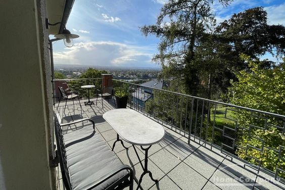 Möbliert/Furnished 1,5 Zimmer Apartment mit Dachterrasse in Dresden-Loschwitz max. 2 Personen