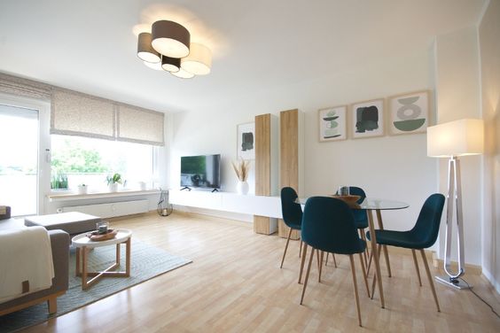 Neu renovierte und möblierte Wohnung mit Balkon, sehr ansprechend und komfortabel eingerichtet, mit Internetzugang