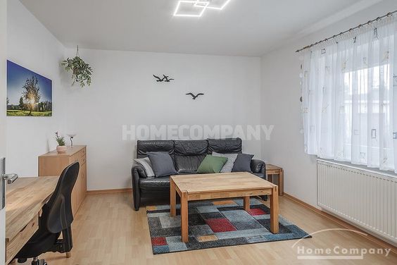 Ruhige, helle möblierte 2-Zimmer-Wohnung mit Terrasse in Ottobrunn
