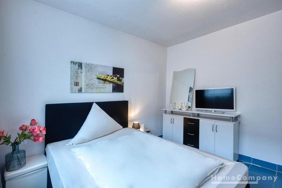 Modern möblierte 2-Zimmer-Wohnung mit 2 Schlafzimmern in Laim