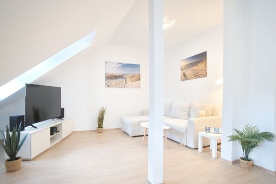 First-time occupancy: Newly furnished, spacious attic storey apartment with excellent quality fittings and wi-fi