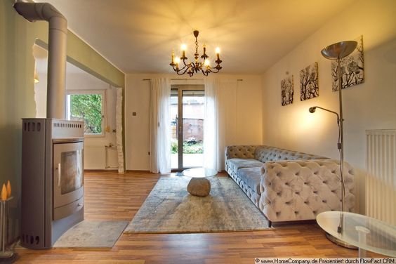 Homely, cosy living near the university, with good transport links and flat-rate internet
