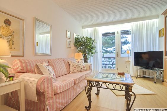 Gut möblierte 2-Zimmer-Wohnung mit Balkon und PKW-Stellplatz vor dem Haus