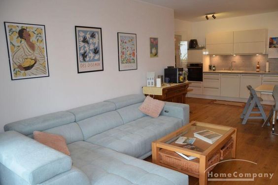 3 Zi.Whg., möbliert, 1. OG, mit gr. Balkon (Loggia), moderne Ausstattung.