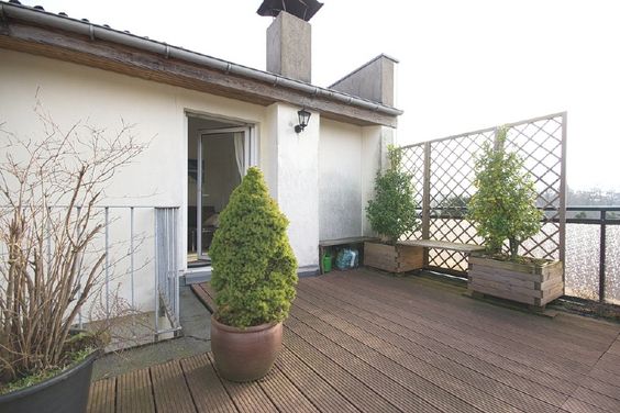 Helle, freundliche Wohnung mit Dachterrasse als Hotelalternative, gutes und ruhiges Wohnumfeld für Pendler
