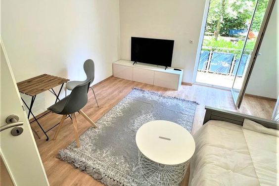 Möbliert/Furnished 1-Zimmer Apartment mit Balkon in Dresden-Striesen 2 Personen