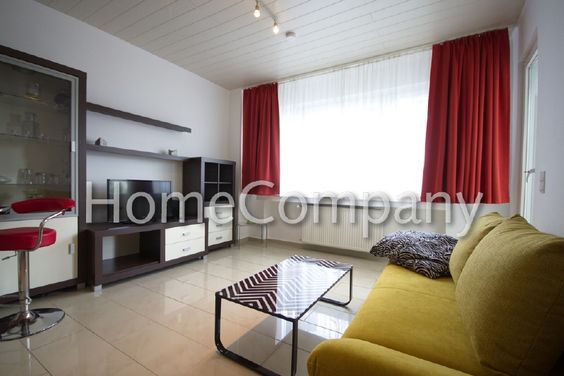 Komplett und modern möblierte Wohnung, ruhige Lage Nähe City und U-Bahn