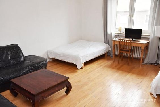 Südstadt, Möblierte Whg. im 3.OG mit 2 Wohn/Schlafzimmern und Balkon.