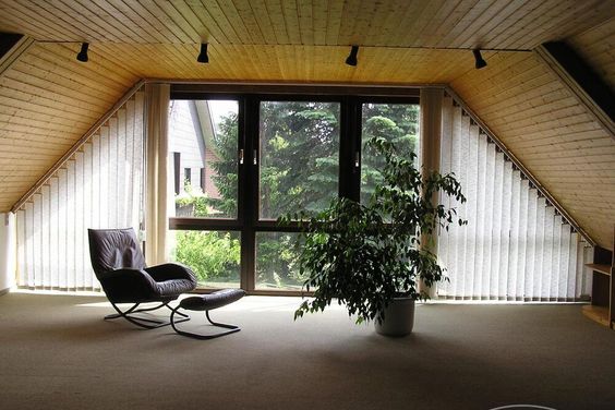 1 Zi. Atelier. Whg. möbliert, sehr hell in ruhiger Lage in Uni- u. Parknähe.