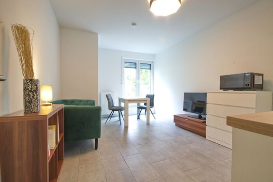 Renovierte Wohnung zur Hofseite mit Internet, auf Wunsch Stellplatz möglich