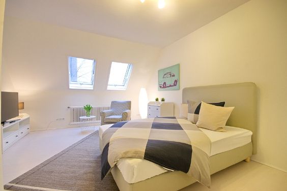 Freundlich eingerichtete Dachgeschosswohnung mit W-LAN in ruhiger, sehr zentraler und netter Wohnlage