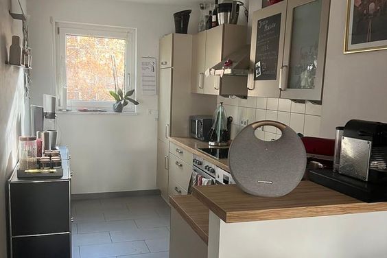 Modern möblierte 2-Zimmer-Wohnung mit Balkon in Neuhausen