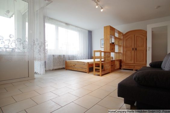 Großzügig & möbliert mit Balkon für 3-12 Monate in Zähringen